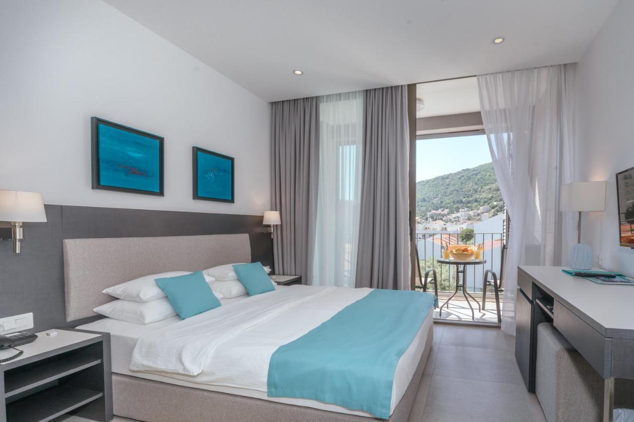 Hotel Eleven Петровац Экстерьер фото