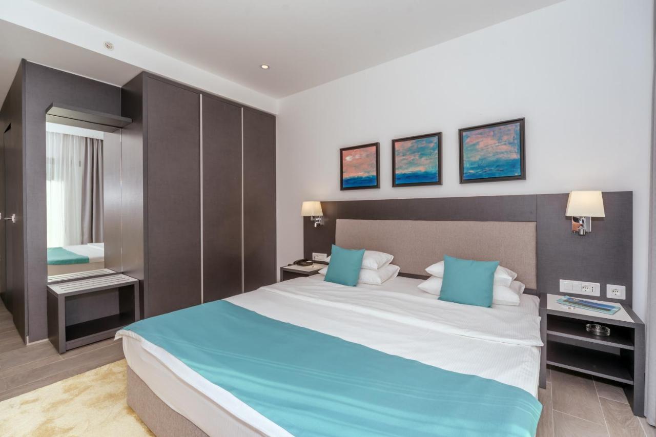 Hotel Eleven Петровац Экстерьер фото
